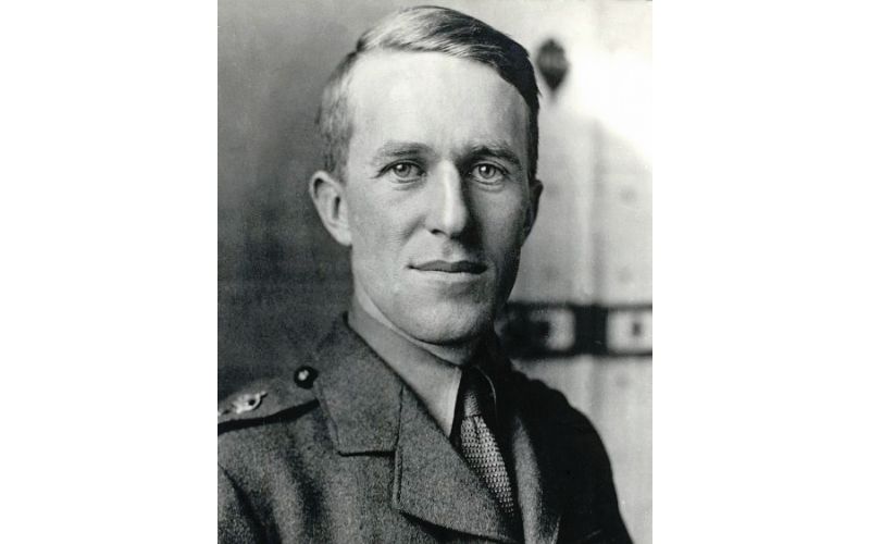 100 Heroes: T. E. Lawrence