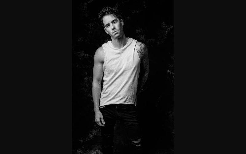 Photo-shoot: Chris has our attention