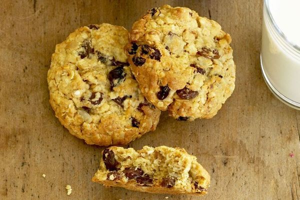 Sultana oat biscuits