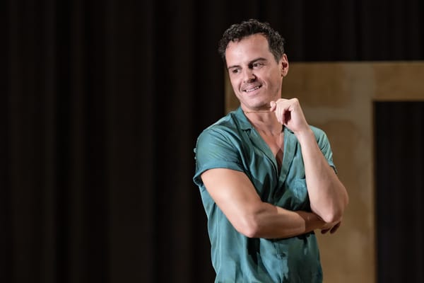 Andrew Scott has arms!